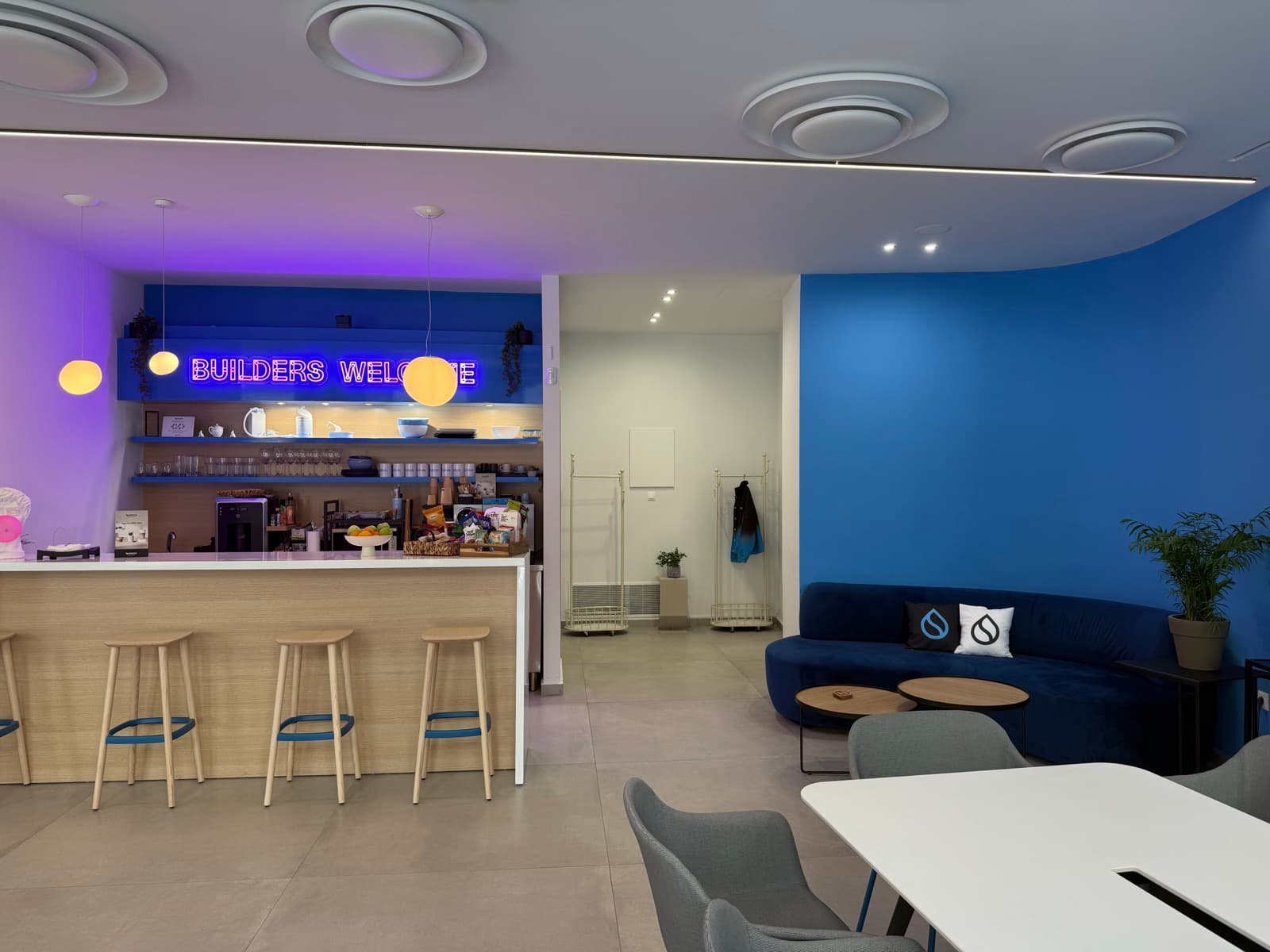 The bar, builders welcome